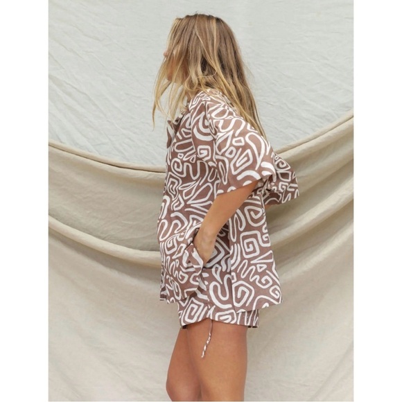 Stone Fox Swim - Rawhide Swirl Linen Top - Picture 2 of 3